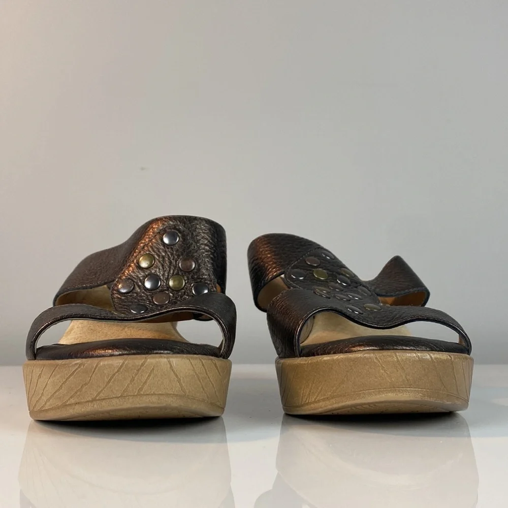 Softspots Bronze Leather Wedge Sandals Size 7.5 W